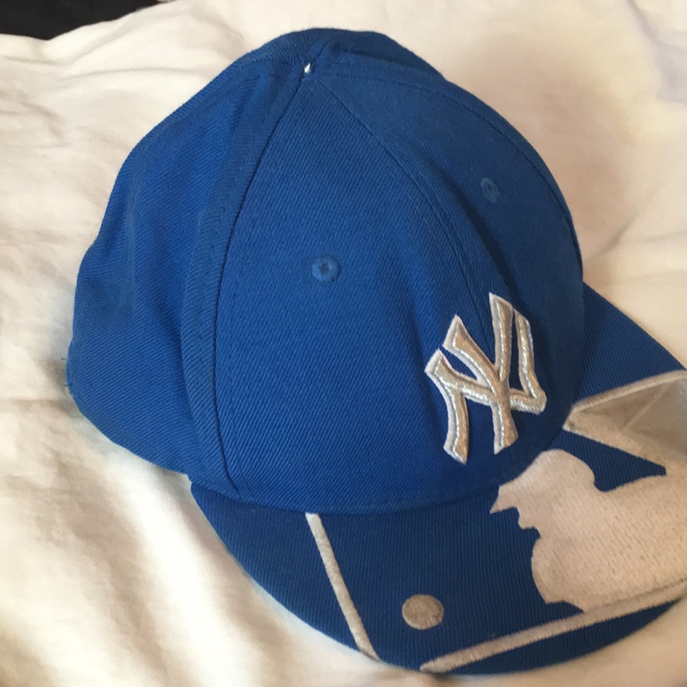 NY Yankees hat blue